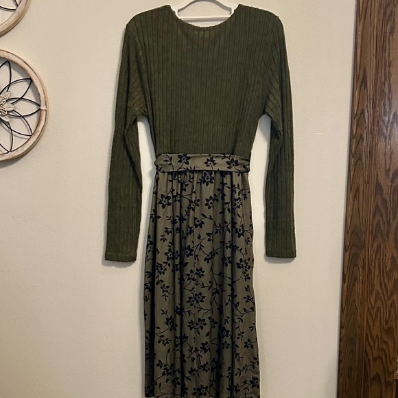 Women’s Olive Green Mixed Fabric Dress, NEVER WORN, Size Medium - Picture 3 of 11